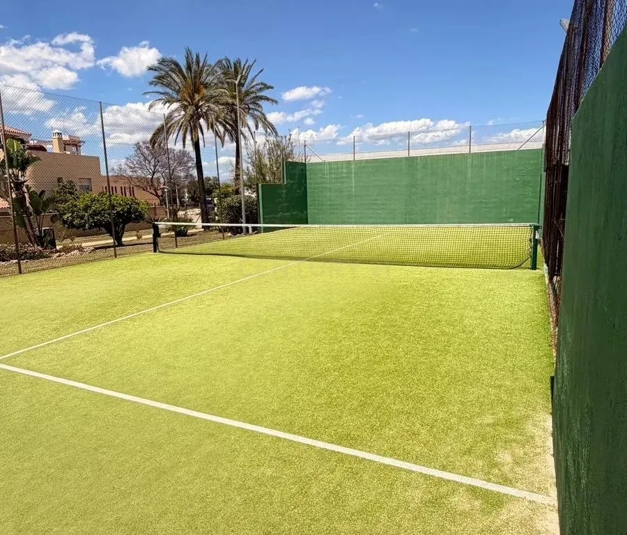 CHALET ADOSADO PREMIUM EN LOS ROSALES (CHURRIANA) – ¡LISTO PARA ENTRAR A VIVIR!