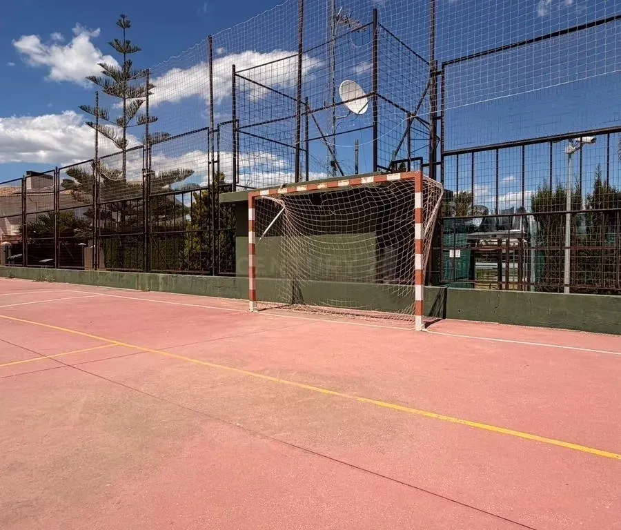 CHALET ADOSADO PREMIUM EN LOS ROSALES (CHURRIANA) – ¡LISTO PARA ENTRAR A VIVIR!