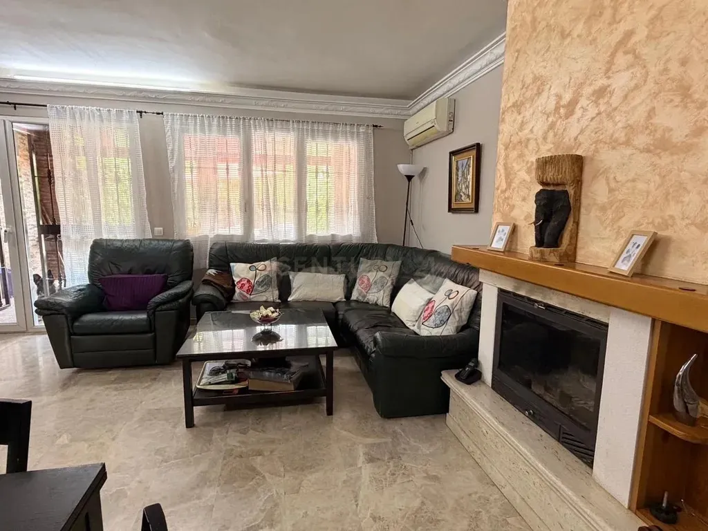 CHALET ADOSADO PREMIUM EN LOS ROSALES (CHURRIANA) – ¡LISTO PARA ENTRAR A VIVIR!