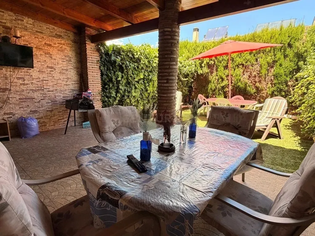 CHALET ADOSADO PREMIUM EN LOS ROSALES (CHURRIANA) – ¡LISTO PARA ENTRAR A VIVIR!