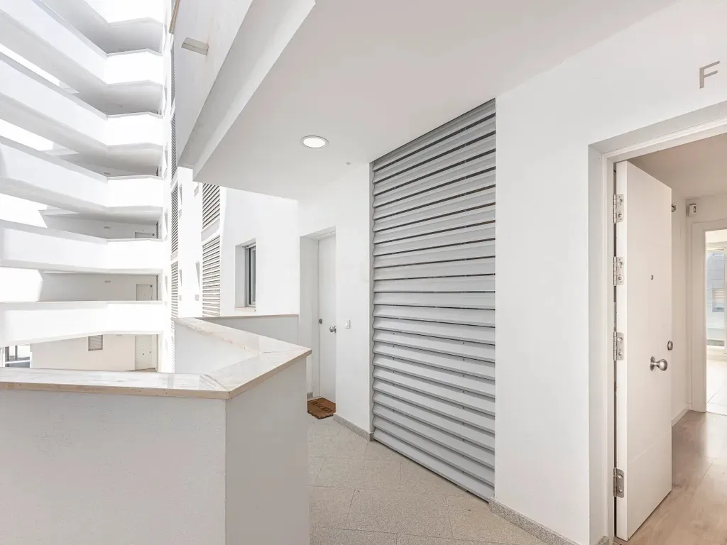 Amplio apartamento en La Campana, Nueva Andalucía con vistas al mar!