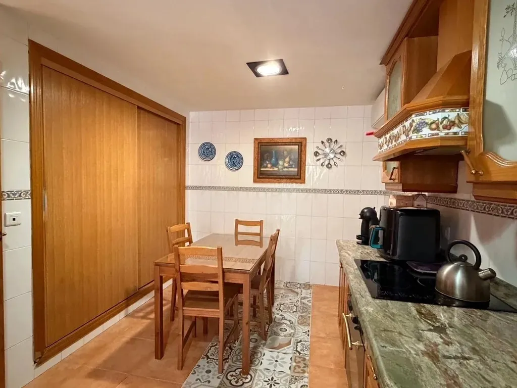 CHALET ADOSADO PREMIUM EN LOS ROSALES (CHURRIANA) – ¡LISTO PARA ENTRAR A VIVIR!