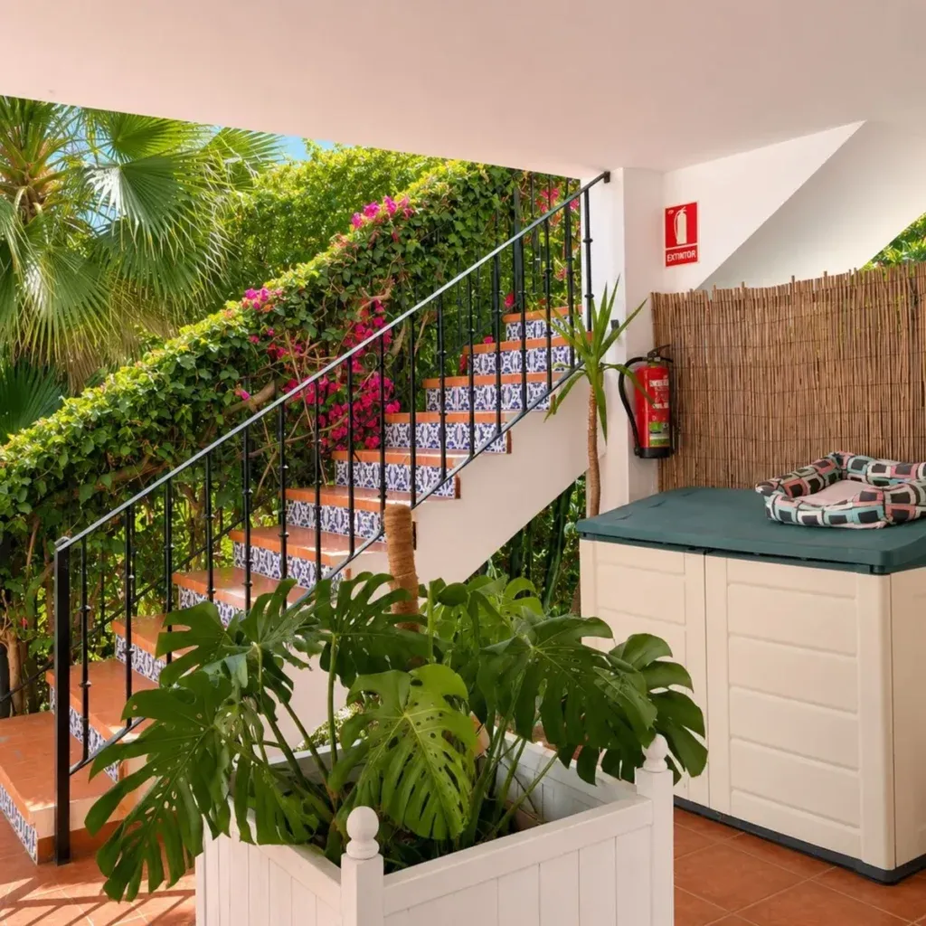 Apartamento de 3 dormitorios con terraza y vistas al mar en Buenas Noches, Estepona
