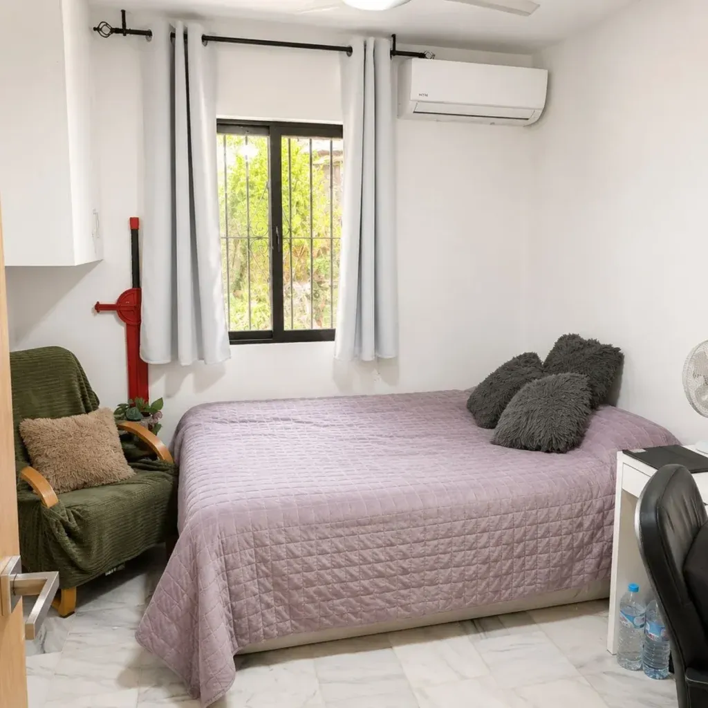 Apartamento de 3 dormitorios con terraza y vistas al mar en Buenas Noches, Estepona