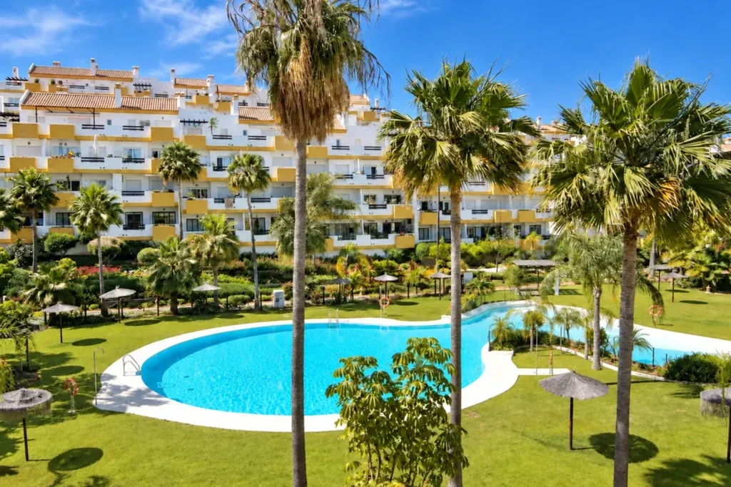 Apartamento en planta baja en primera línea de golf en La Cala de Mijas — La Cala de Mijas, Mijas Costa, Málaga. Ref. XNT2611