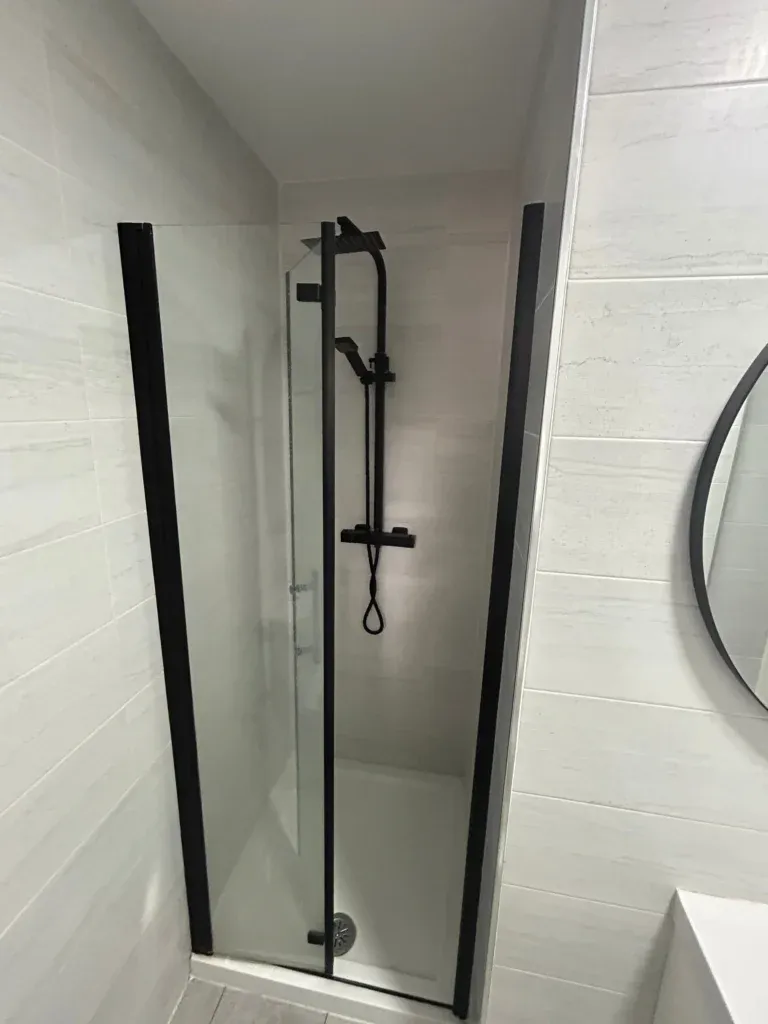 Apartamento reformado de 3 dormitorios y vistas al mar en Calahonda, Mijas