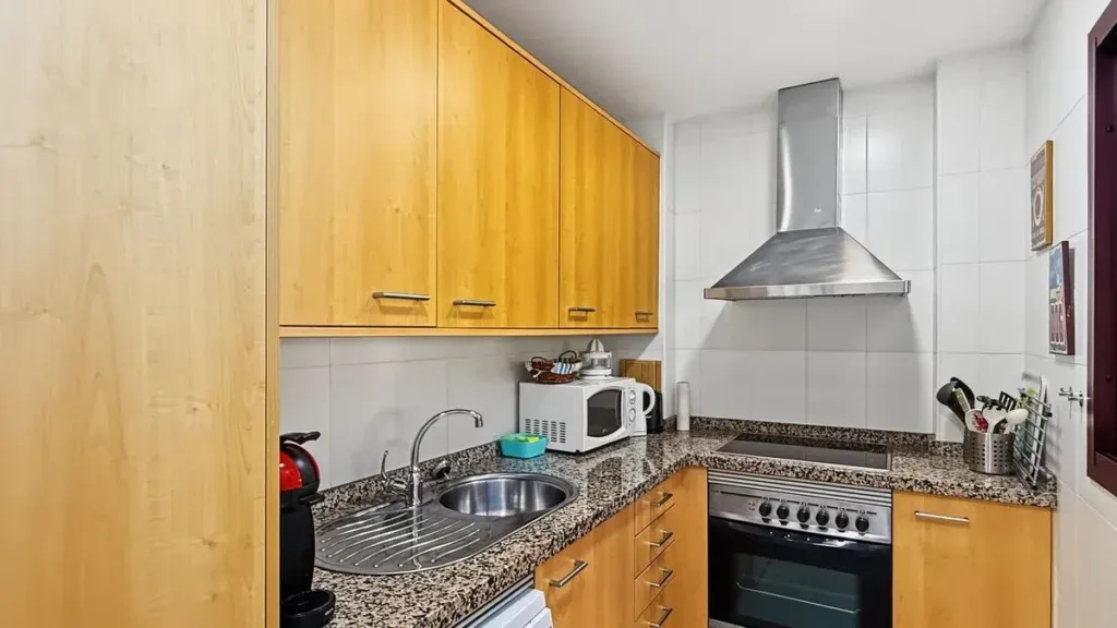 Apartamento de 2 dormitorios con terraza, garaje y piscina en Mijas Costa