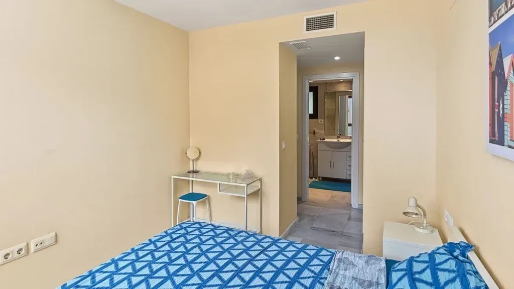 Apartamento de 2 dormitorios con terraza, garaje y piscina en Mijas Costa
