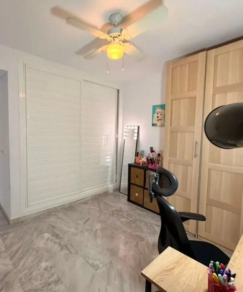 Apartamento con jardín privado, garaje y piscina en Riviera del Sol, Mijas